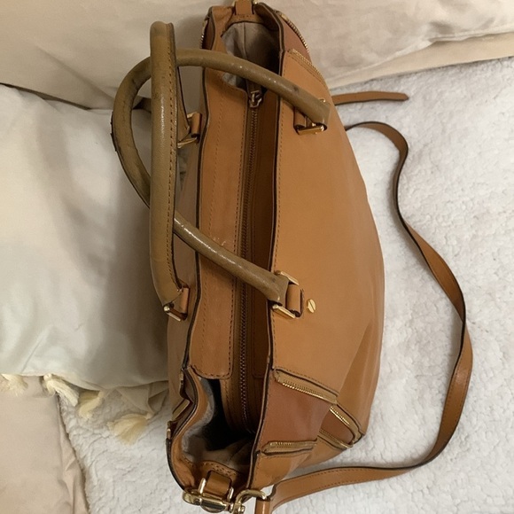 Michael Kors, camel leather tote with gold, zipper detailing and branding - Picture 5 of 13